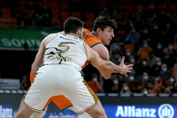 而在前两轮 而在前两轮